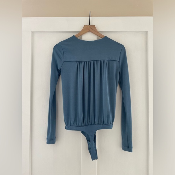 FREE PEOPLE Turnt Sheen Long Sleeve Slinky Bodysuit in Blue Metal Size S - Picture 6 of 12